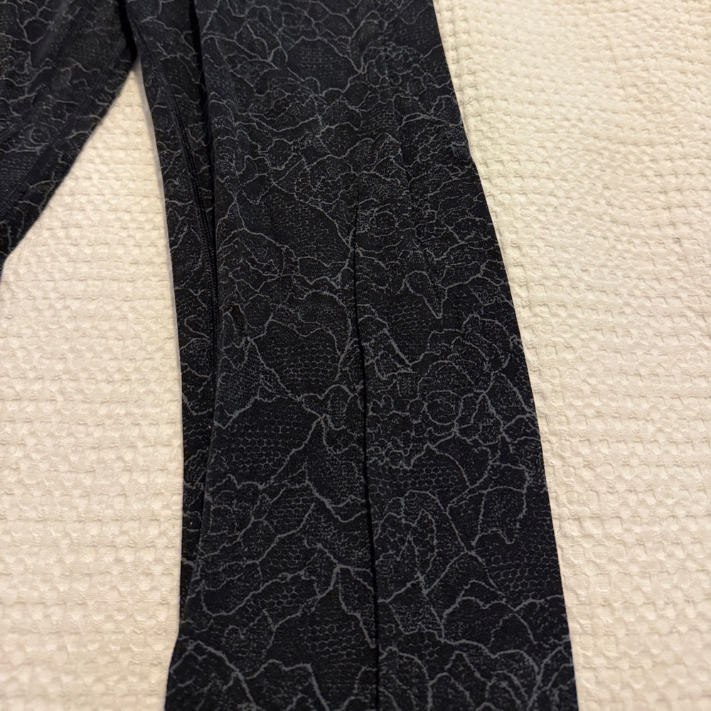 Lululemon Black Align 23inch Pattern Leggings - image 2